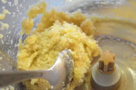 Сливочно-грушевые конфеты с кешью и кокосом: шаг 5