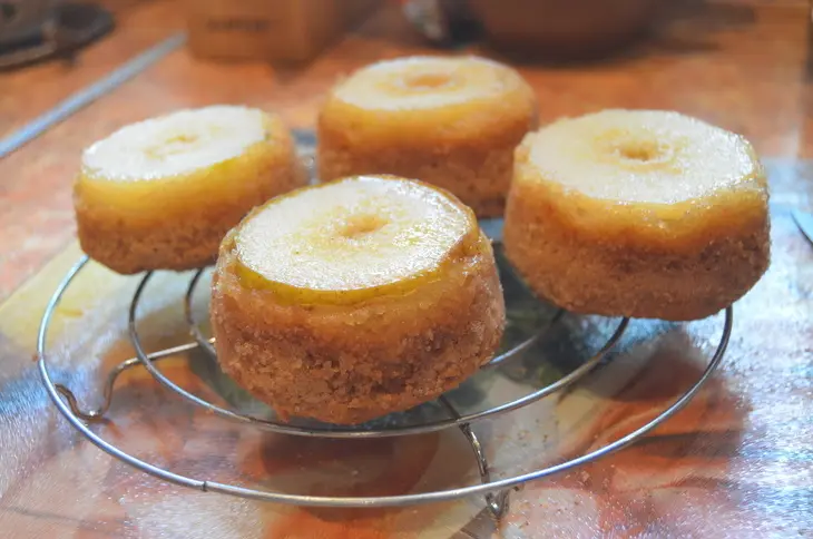 Кокосовые пирожные с грушами и шоколадом: шаг 4