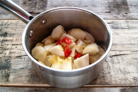 Тайский суп-карри из груш с креветками: шаг 2