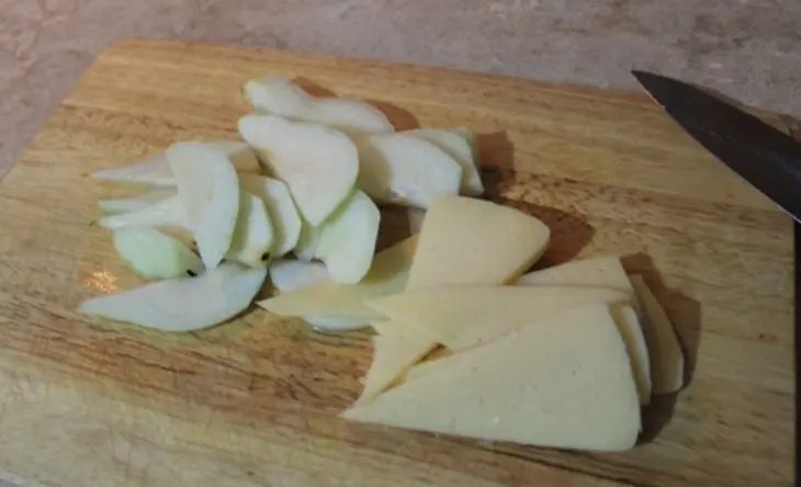 Пицца с грушей и сыром горгондзола: шаг 3