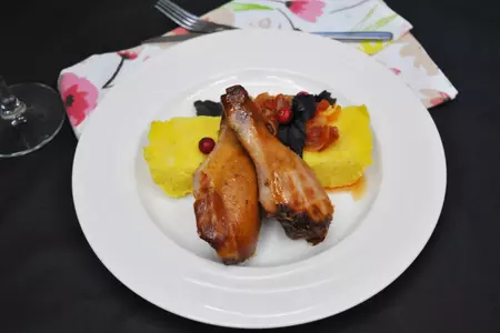 Полента с томатным соусом и копченой курицей. тест-драйв с "окраиной": шаг 7