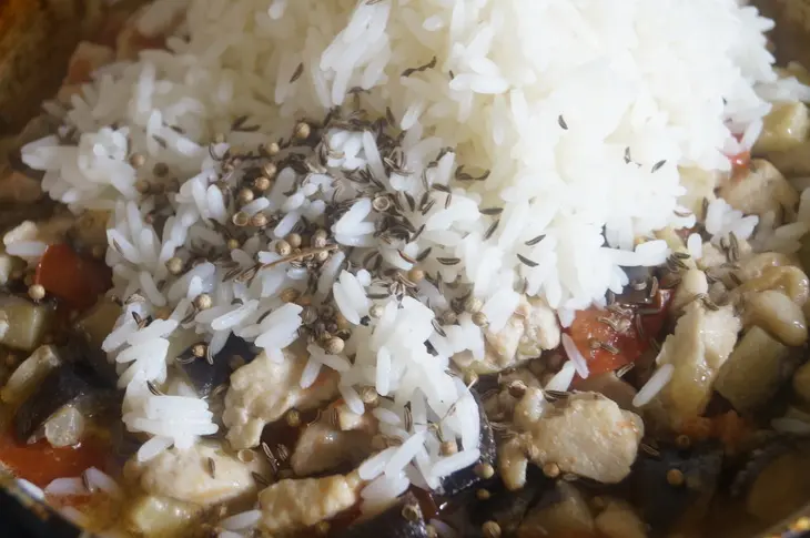 Мини пироги с курицей, рисом и баклажанами: шаг 8