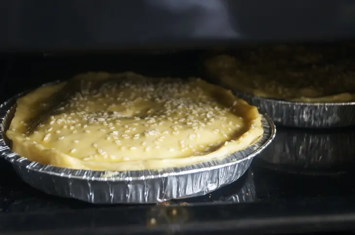 Мини пироги с курицей, рисом и баклажанами: шаг 12