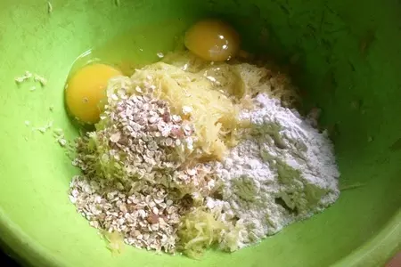Кабачковые оладьи с хлопьями "5 злаков": шаг 2