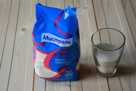 Манные биточки, запеченные в духовке: шаг 1