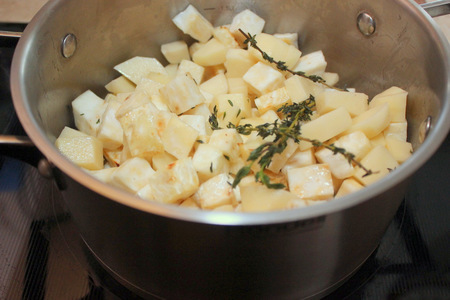 Крем-суп из сельдерея с обжаренными шампиньонами: шаг 3