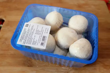 Крем-суп из сельдерея с обжаренными шампиньонами: шаг 4