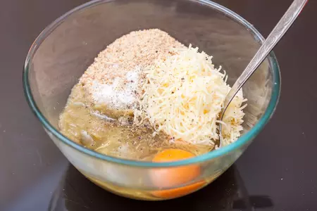 Котлеты из баклажанов с шампиньонами и сладким перцем: шаг 6