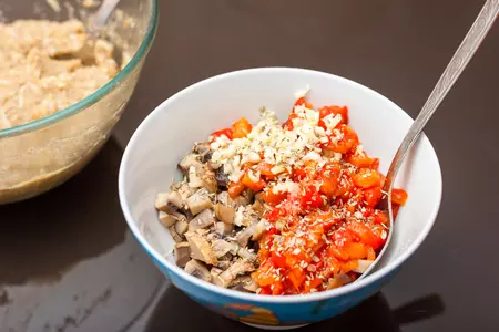 Котлеты из баклажанов с шампиньонами и сладким перцем: шаг 7