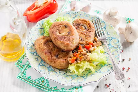 Котлеты из баклажанов с шампиньонами и сладким перцем: шаг 10