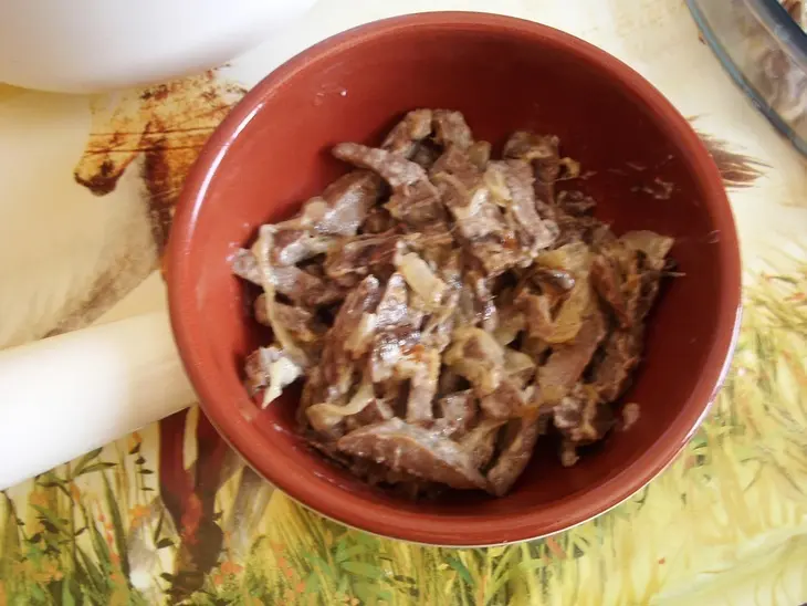 Запеканка а-ля жульен с языком и шампиньонами: шаг 5