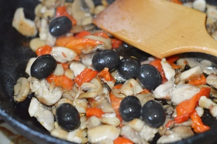 Паста с курицей, грибами и беконом. тест-драйв с окраиной: шаг 4