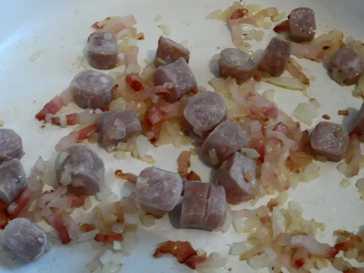 Острое рагу из фасоли с колбасками и ветчиной: шаг 4