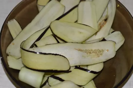 Баклажаны с морепродуктами и томатным соусом: шаг 1