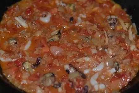 Баклажаны с морепродуктами и томатным соусом: шаг 3