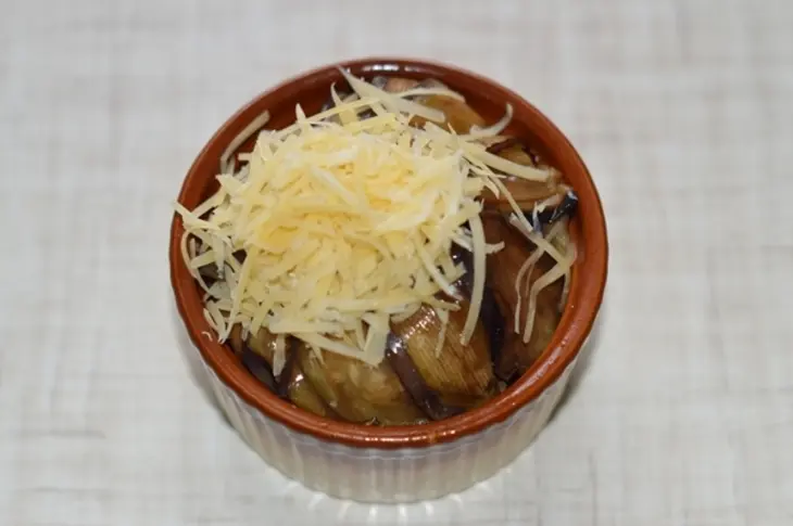 Баклажаны с морепродуктами и томатным соусом: шаг 5