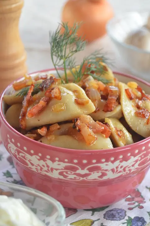 Вареники с картофелем и грибами с хрустящим беконом и золотистым лучком. тест-драйв с окраиной: шаг 6