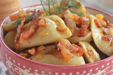 Вареники с картофелем и грибами с хрустящим беконом и золотистым лучком. тест-драйв с окраиной: шаг 6
