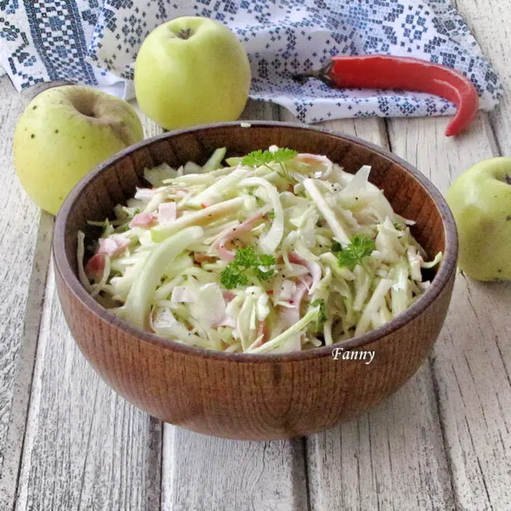 Салат с капустой, яблоком и беконом: шаг 3