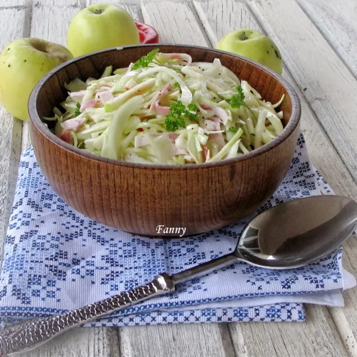 Салат с капустой, яблоком и беконом: шаг 4