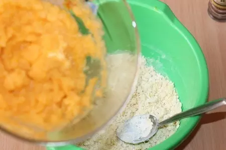Запеканка из тыквы с корицей и ягодами: шаг 6