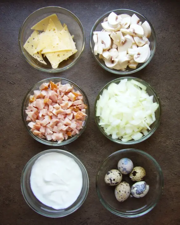 Теплый салат с шампиньонами "дружеская встреча": шаг 3