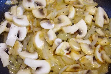 Теплый салат с шампиньонами "дружеская встреча": шаг 4
