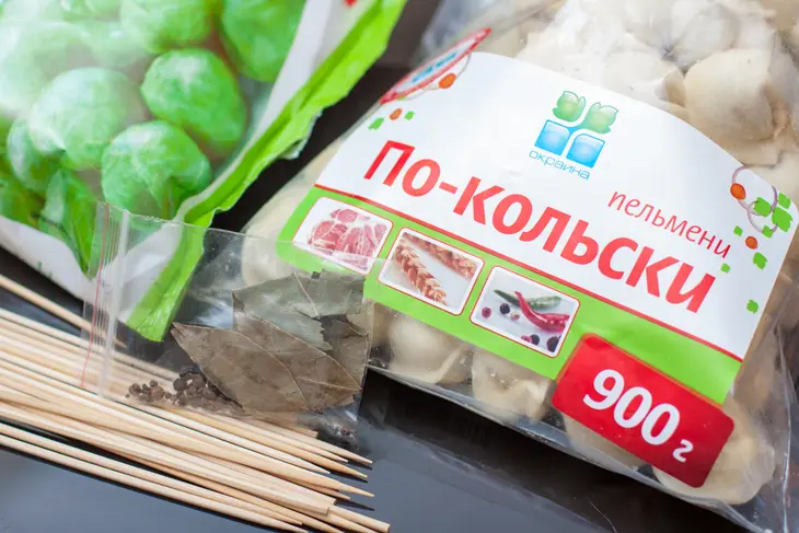Шашлычки из пельменей и брюссельской капусты с сырным соусом: шаг 1