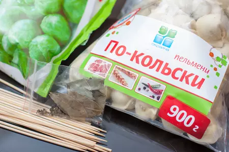 Шашлычки из пельменей и брюссельской капусты с сырным соусом: шаг 1