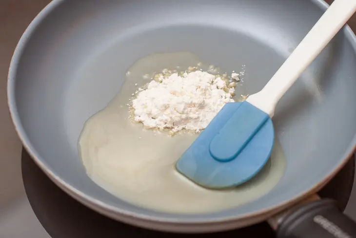 Шашлычки из пельменей и брюссельской капусты с сырным соусом: шаг 4