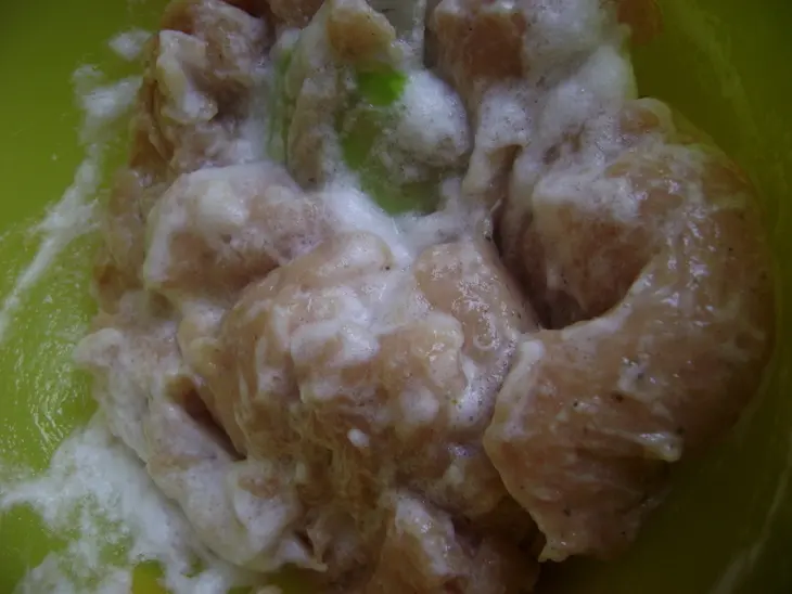 Куриный рулет с грибной начинкой: шаг 4