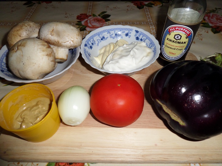 Салат с баклажаном и грибами: шаг 1