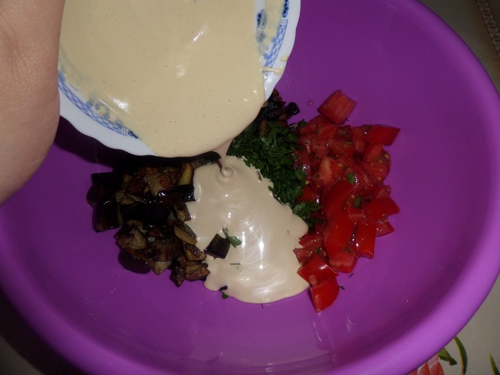 Салат с баклажаном и грибами: шаг 9