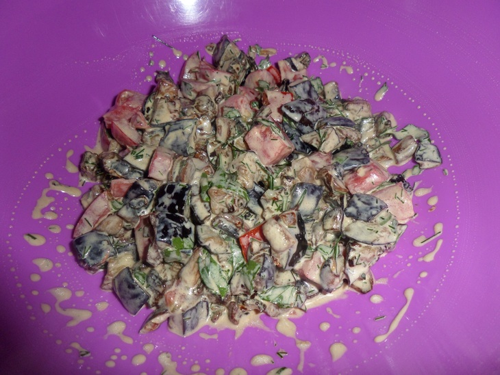 Салат с баклажаном и грибами: шаг 10