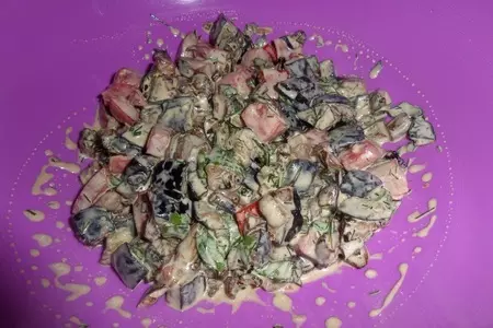 Салат с баклажаном и грибами: шаг 10
