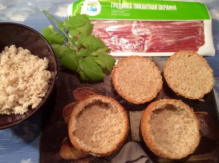 "яйцо с сыром и беконом, запеченное в булочке с отрубями": шаг 2
