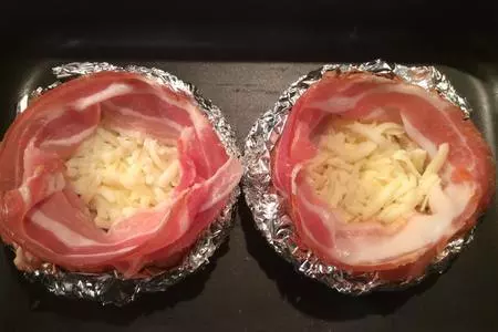 "яйцо с сыром и беконом, запеченное в булочке с отрубями": шаг 4
