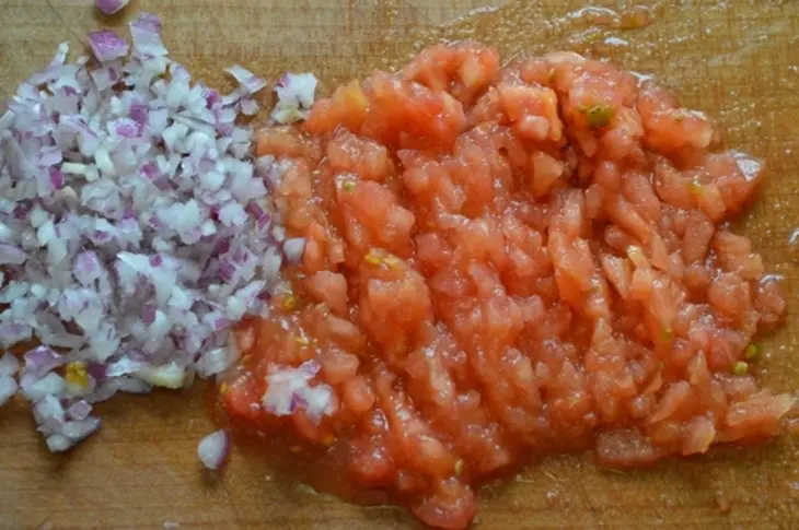 Брускетта с икрой из баклажанов и брынзой: шаг 2