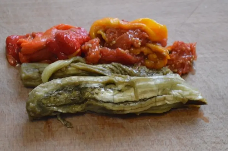 Брускетта с икрой из баклажанов и брынзой: шаг 3