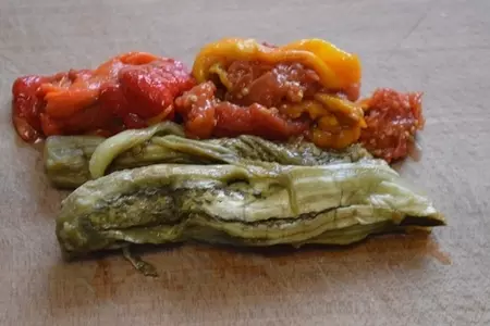 Брускетта с икрой из баклажанов и брынзой: шаг 3