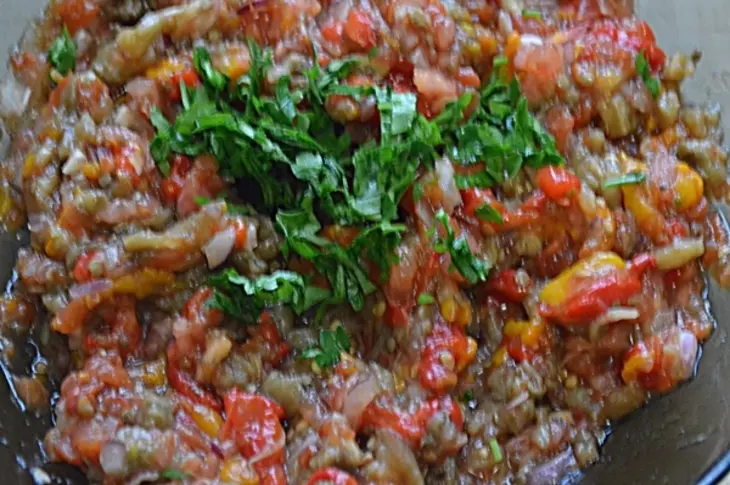 Брускетта с икрой из баклажанов и брынзой: шаг 5