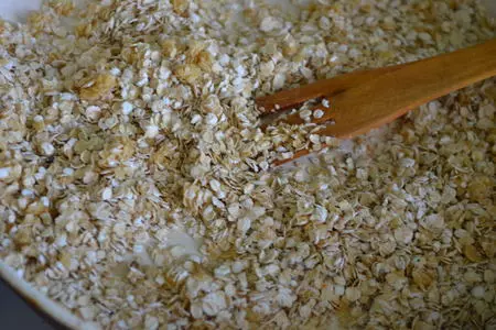 Яблочный пирог с хурмой и овсяными хлопьями: шаг 2