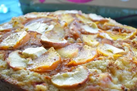 Яблочный пирог с хурмой и овсяными хлопьями: шаг 8