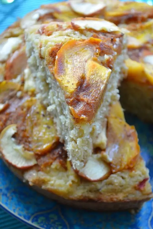 Яблочный пирог с хурмой и овсяными хлопьями: шаг 9