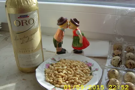 Салат с рукколой и перепелиными яйцами: шаг 2