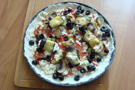 Пицца  с баклажанами, шампиньонами и двумя сырами: шаг 12