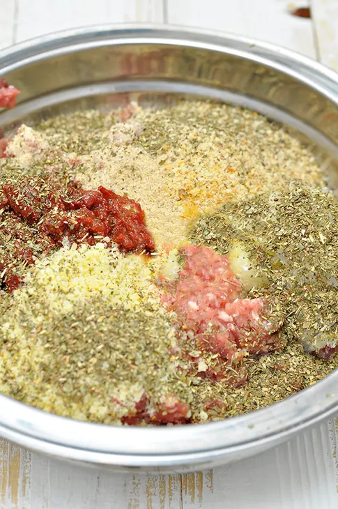 Мясной рулет «домашний» в слоёном тесте. тест-драйв с окраиной: шаг 2