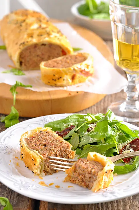 Мясной рулет «домашний» в слоёном тесте. тест-драйв с окраиной: шаг 7