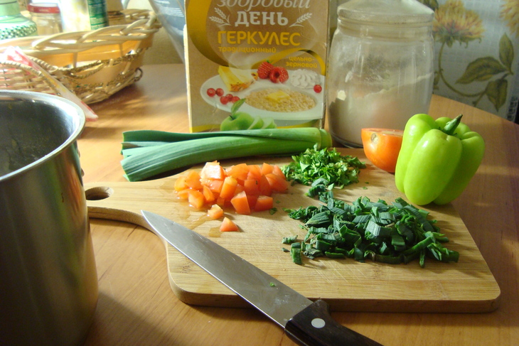Лепёшки геркулесовые с овощами и луком-пореем: шаг 1