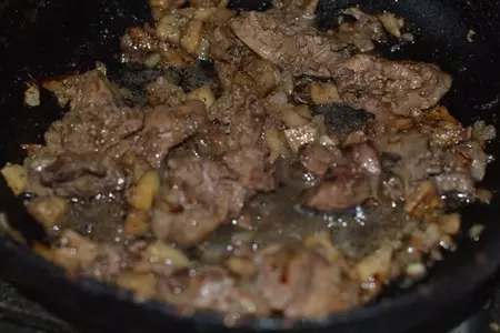Паштет из куриной печени с яблоком и орехами: шаг 3